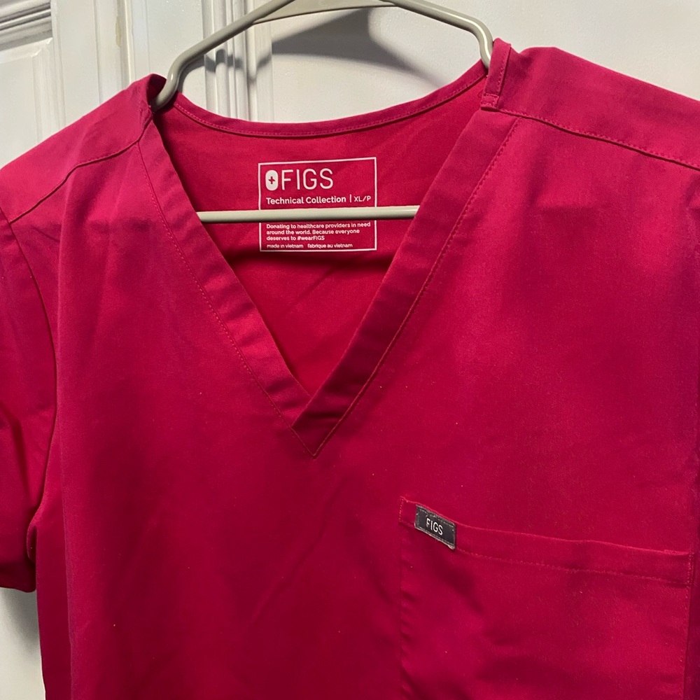 Figs pink V-Neck Scrub Top set
